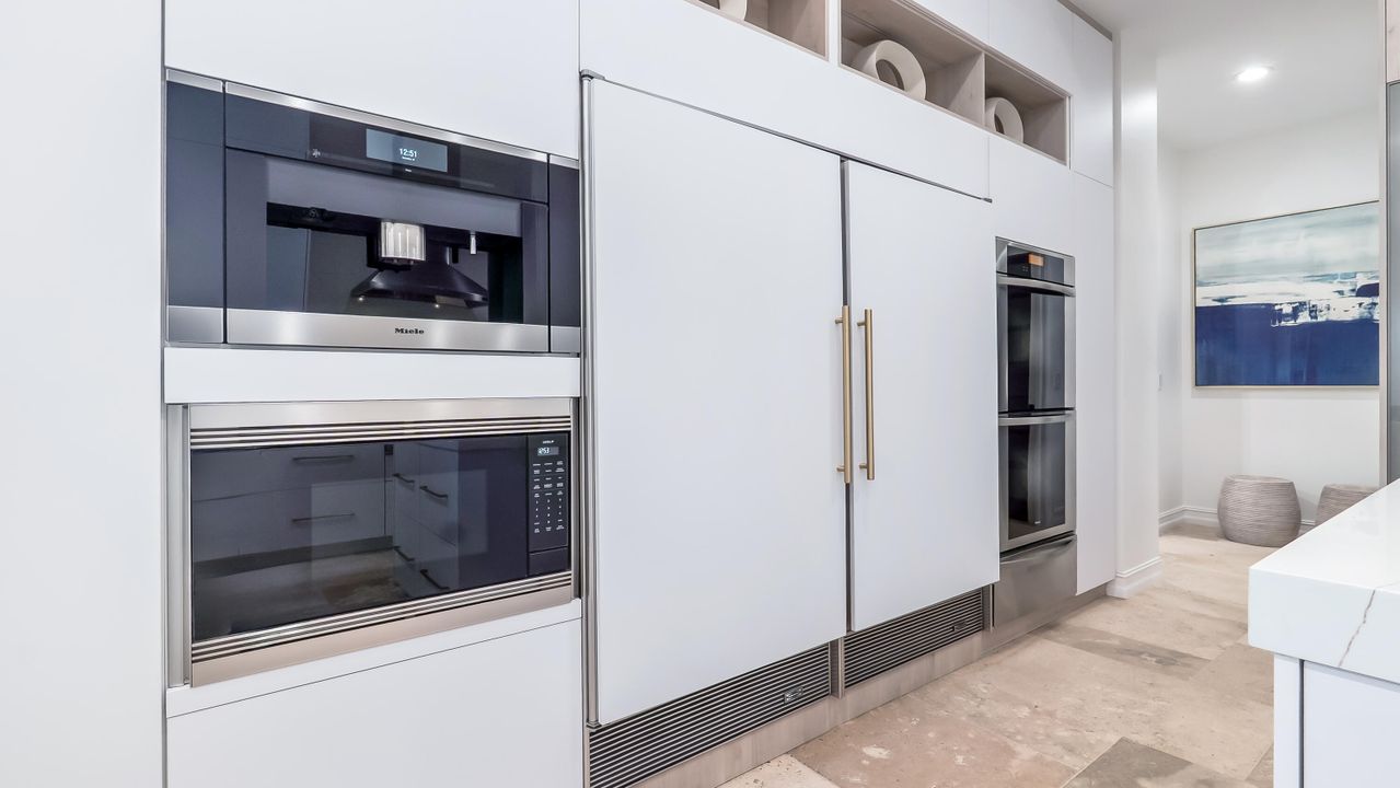 На продажу: $3,299,900 (5 спален, 5 ванн, 5863 Квадратных фут)