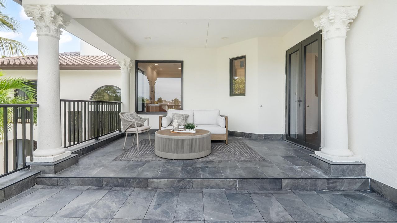 На продажу: $3,299,900 (5 спален, 5 ванн, 5863 Квадратных фут)