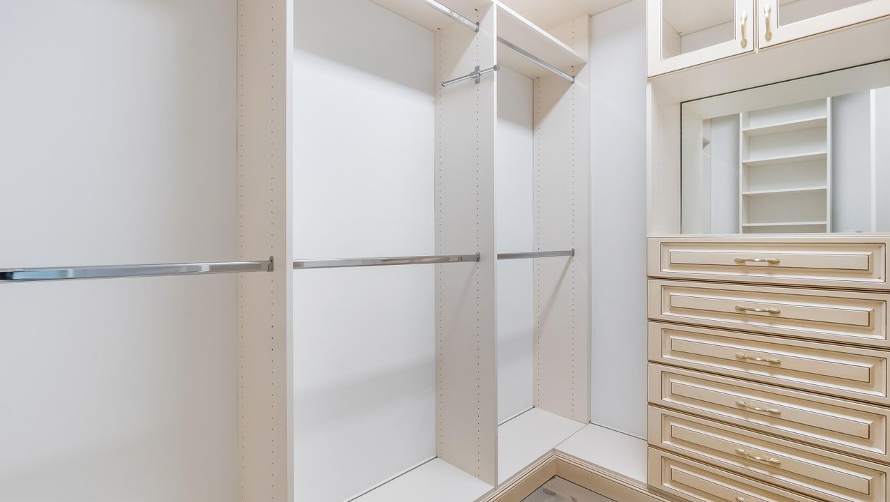 На продажу: $3,299,900 (5 спален, 5 ванн, 5863 Квадратных фут)