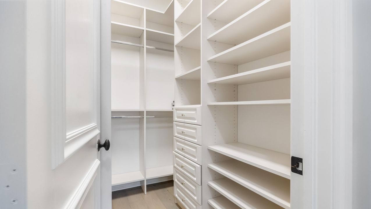 На продажу: $3,299,900 (5 спален, 5 ванн, 5863 Квадратных фут)