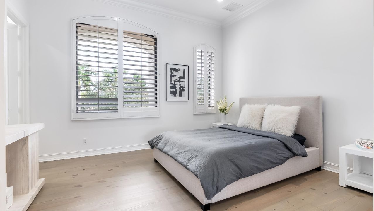 На продажу: $3,299,900 (5 спален, 5 ванн, 5863 Квадратных фут)