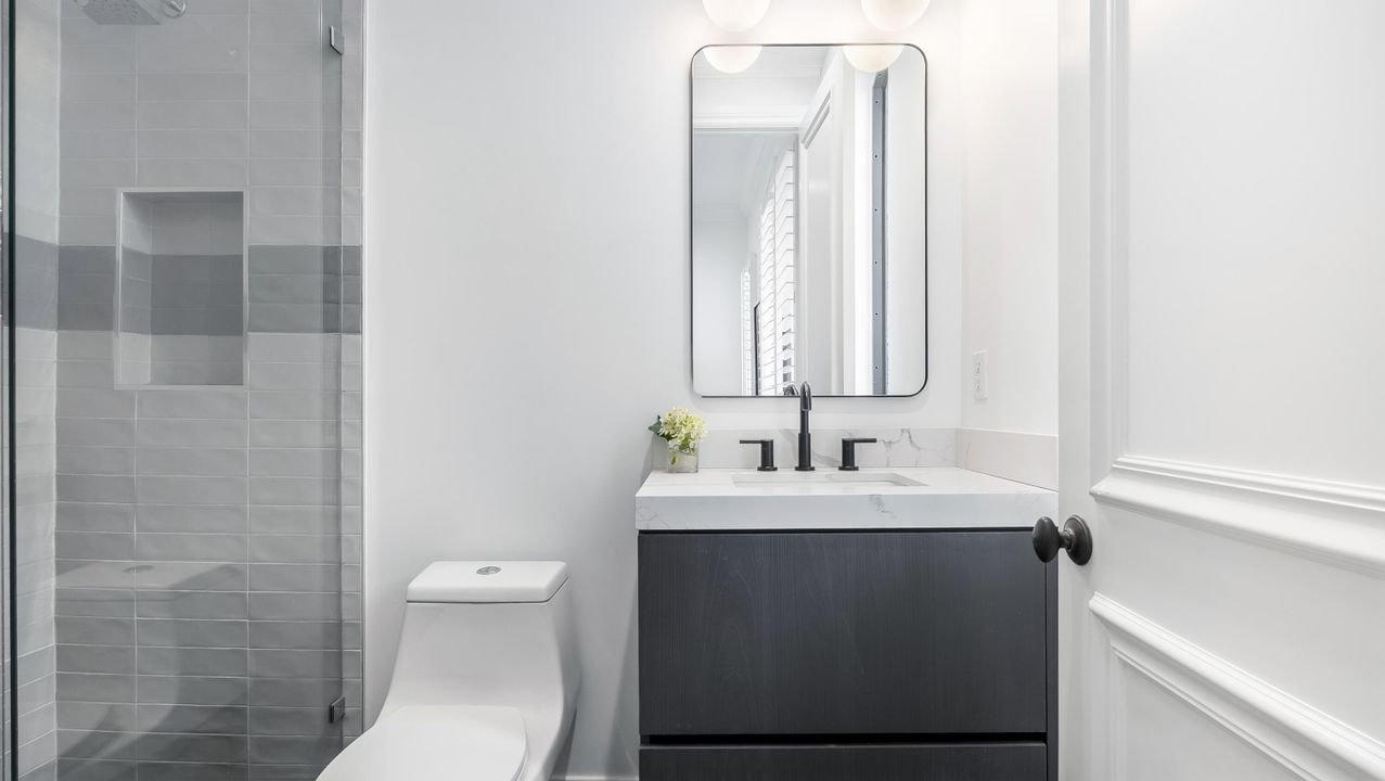 На продажу: $3,299,900 (5 спален, 5 ванн, 5863 Квадратных фут)