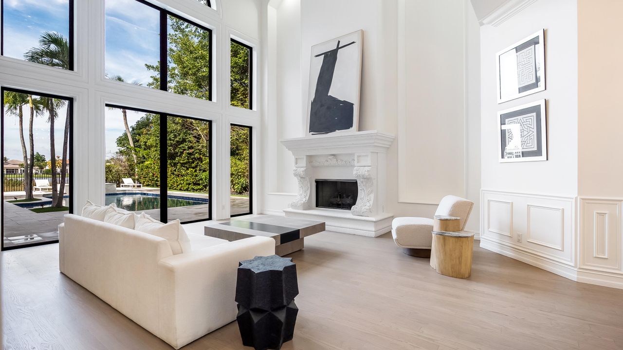 На продажу: $3,299,900 (5 спален, 5 ванн, 5863 Квадратных фут)