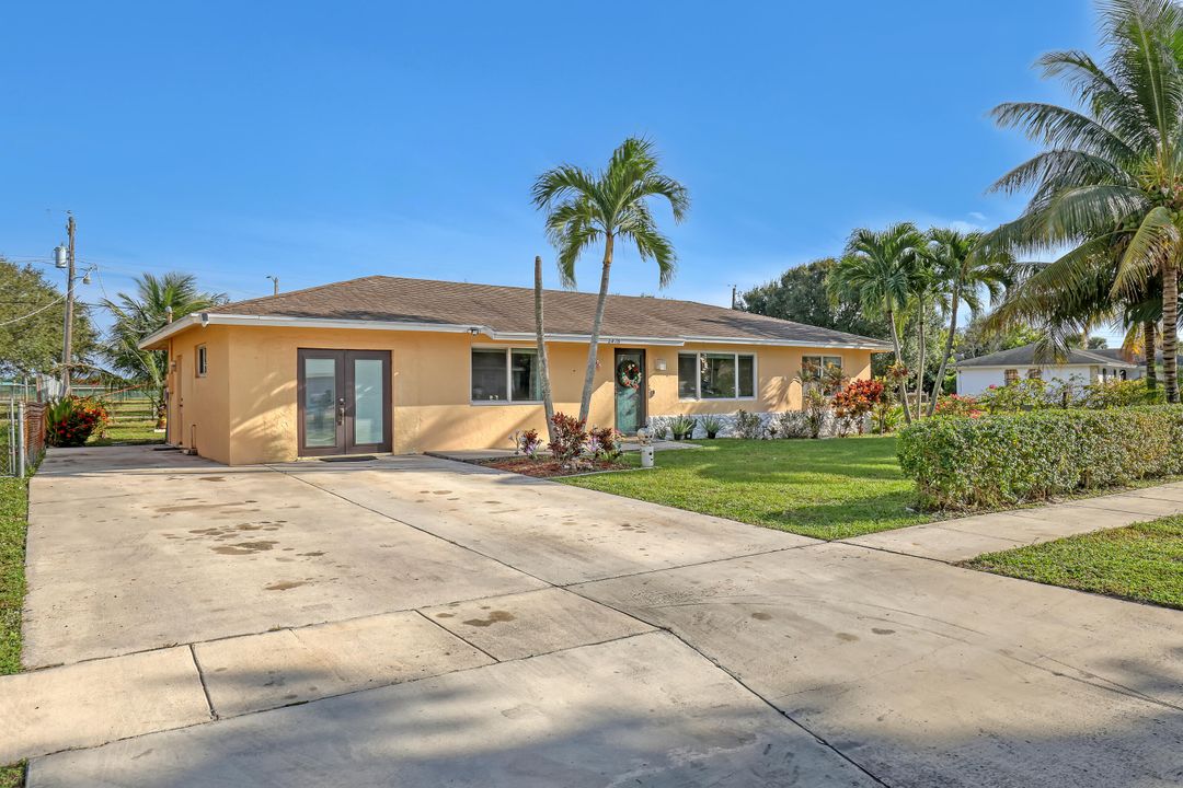 For Sale: $550,000 (4 beds, 3 baths, 1855 Square Feet)