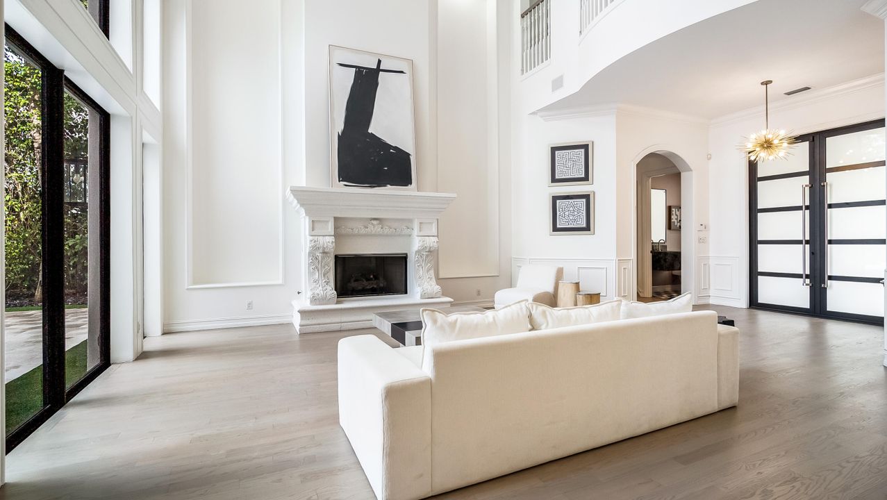 На продажу: $3,299,900 (5 спален, 5 ванн, 5863 Квадратных фут)