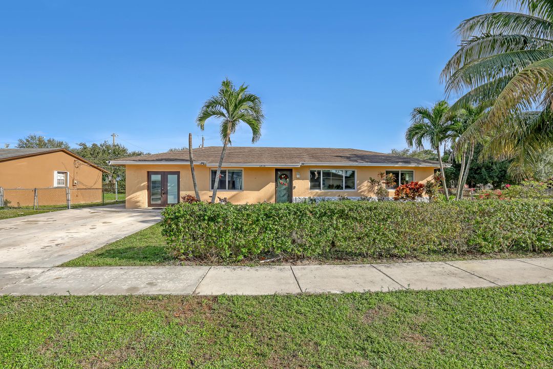 For Sale: $550,000 (4 beds, 3 baths, 1855 Square Feet)