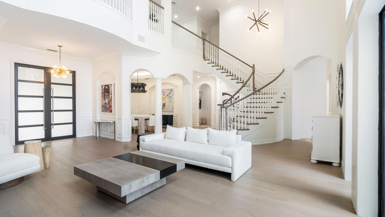 На продажу: $3,299,900 (5 спален, 5 ванн, 5863 Квадратных фут)