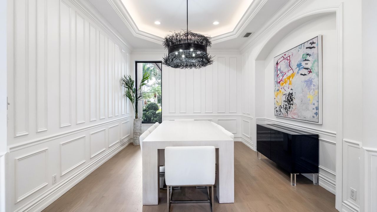 На продажу: $3,299,900 (5 спален, 5 ванн, 5863 Квадратных фут)