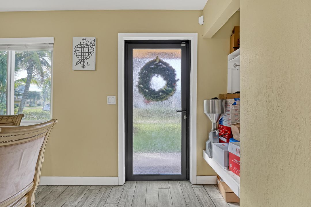 For Sale: $550,000 (4 beds, 3 baths, 1855 Square Feet)