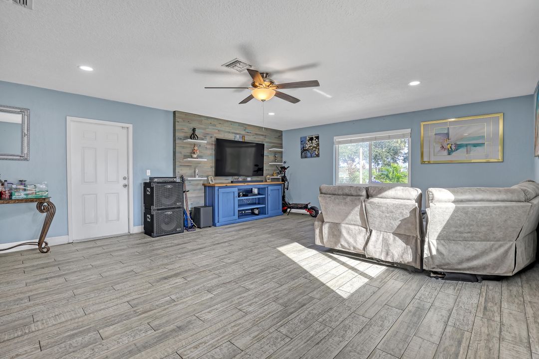 For Sale: $550,000 (4 beds, 3 baths, 1855 Square Feet)