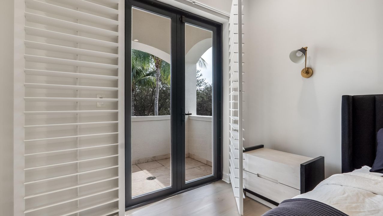 На продажу: $3,299,900 (5 спален, 5 ванн, 5863 Квадратных фут)