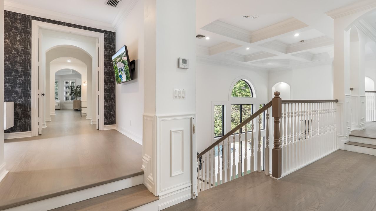 На продажу: $3,299,900 (5 спален, 5 ванн, 5863 Квадратных фут)