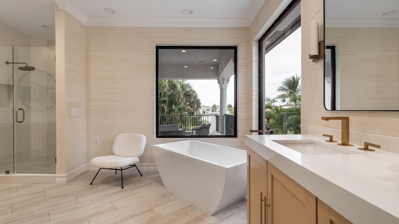 На продажу: $3,299,900 (5 спален, 5 ванн, 5863 Квадратных фут)