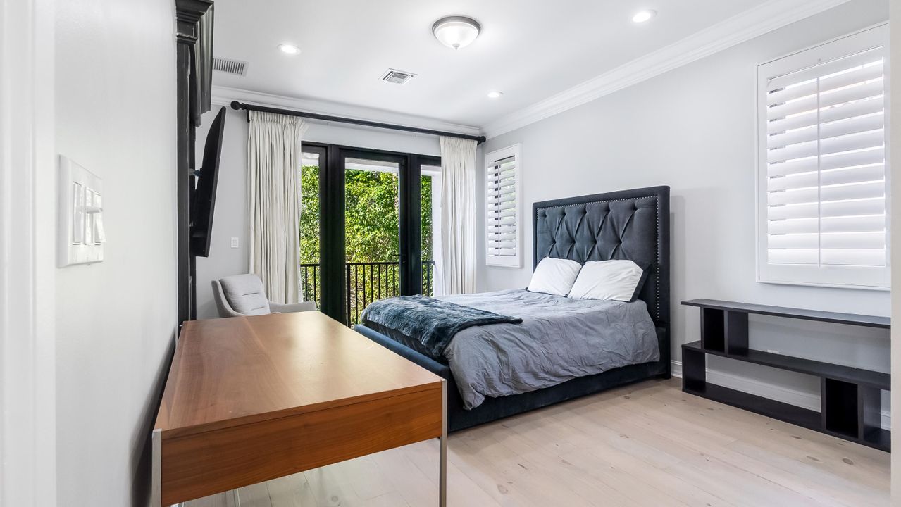 На продажу: $3,299,900 (5 спален, 5 ванн, 5863 Квадратных фут)