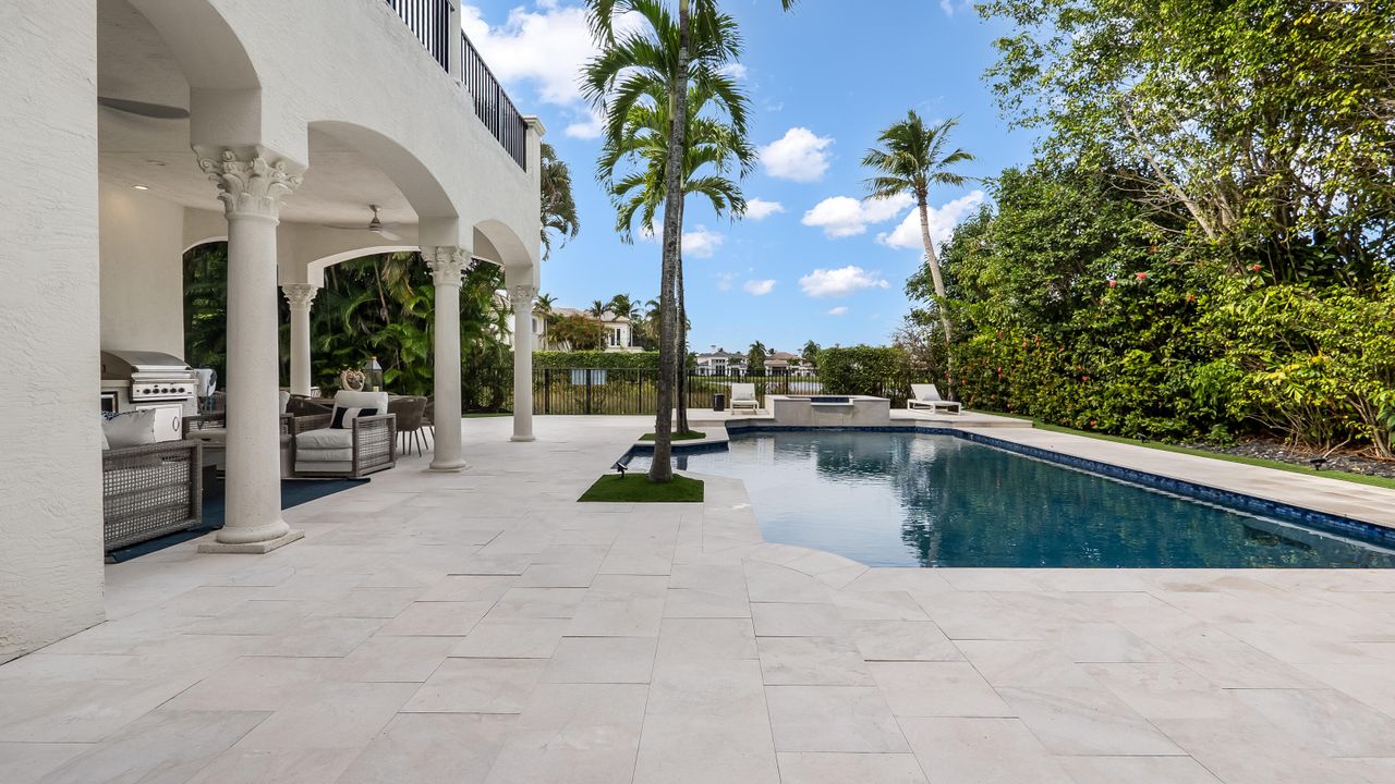 На продажу: $3,299,900 (5 спален, 5 ванн, 5863 Квадратных фут)