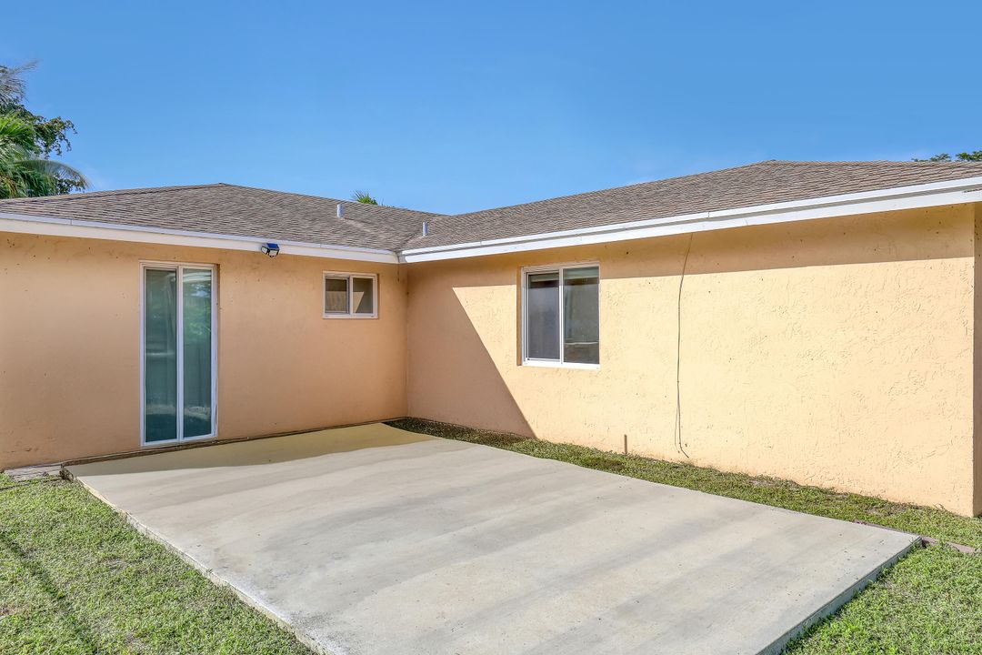 For Sale: $550,000 (4 beds, 3 baths, 1855 Square Feet)