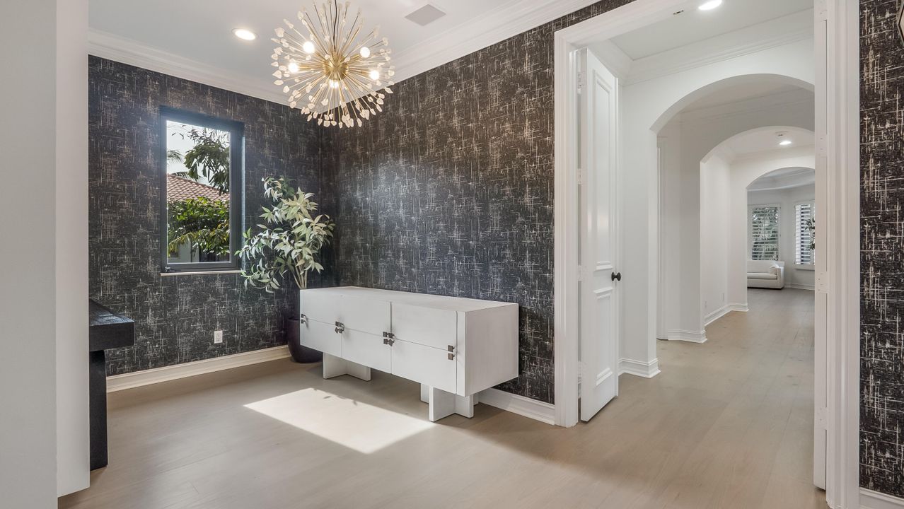 На продажу: $3,299,900 (5 спален, 5 ванн, 5863 Квадратных фут)