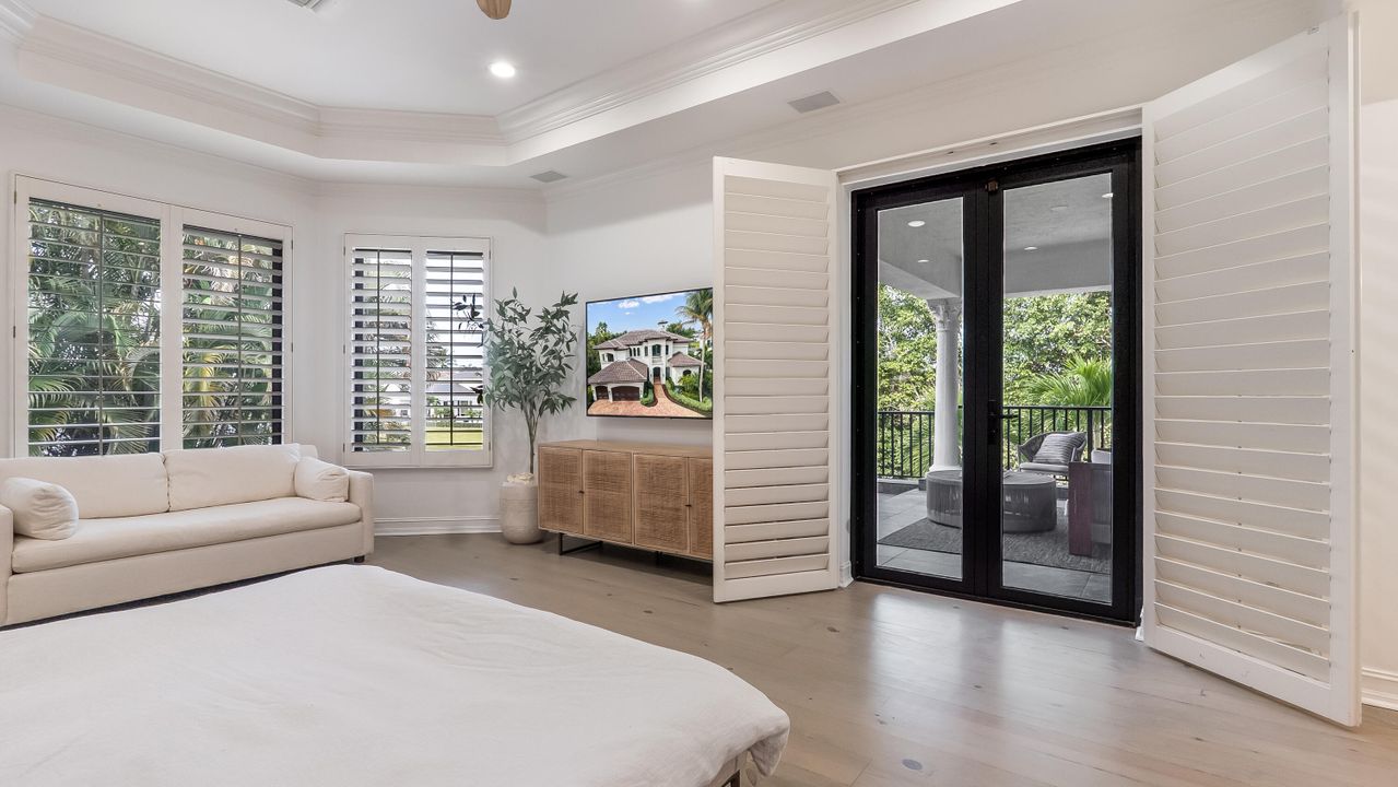 На продажу: $3,299,900 (5 спален, 5 ванн, 5863 Квадратных фут)