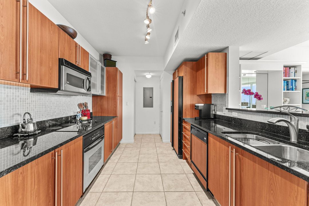 For Rent: $5,900 (3 beds, 3 baths, 1550 Square Feet)