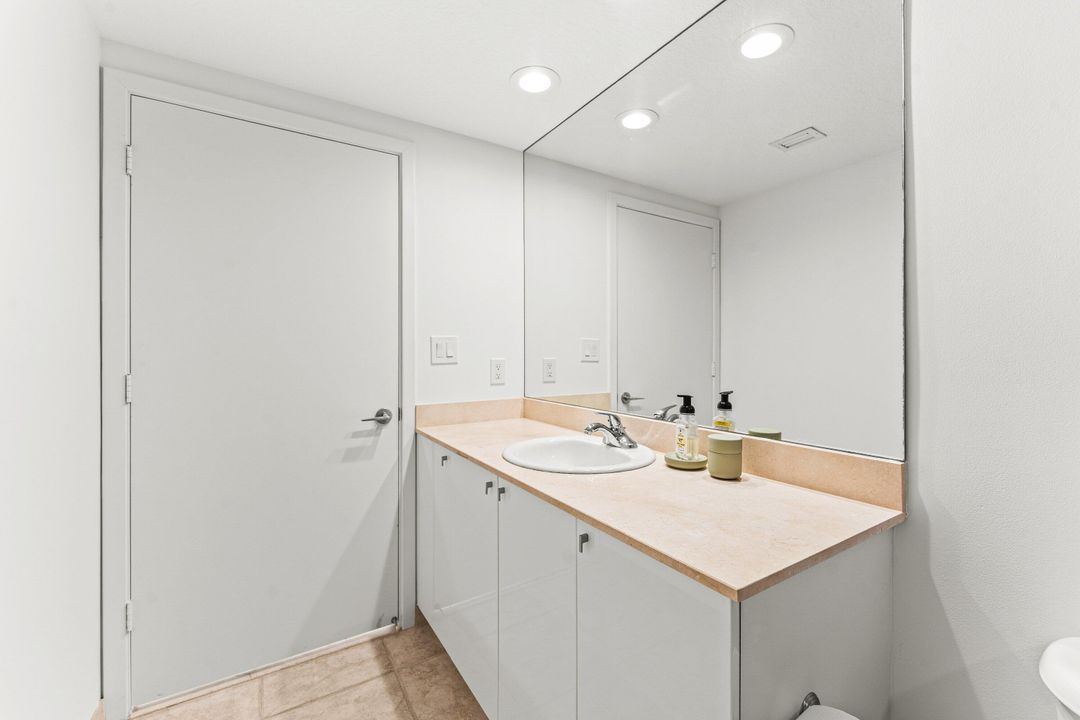 For Rent: $5,900 (3 beds, 3 baths, 1550 Square Feet)