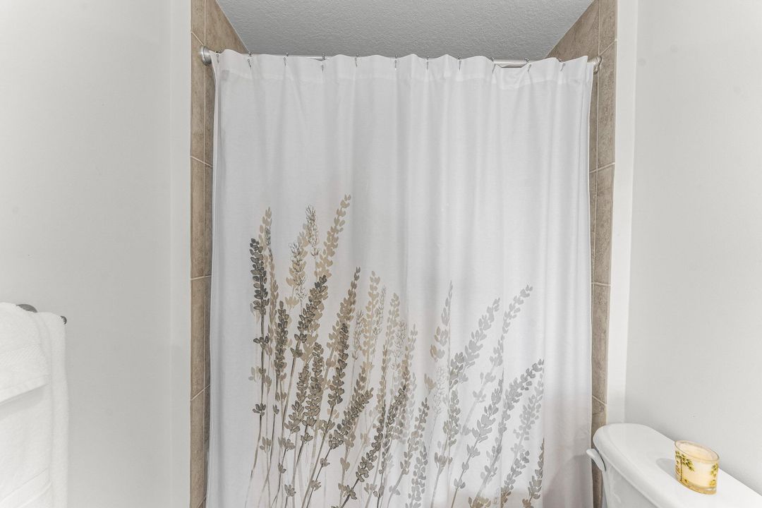 For Rent: $5,900 (3 beds, 3 baths, 1550 Square Feet)