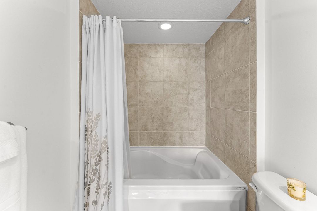 For Rent: $5,900 (3 beds, 3 baths, 1550 Square Feet)