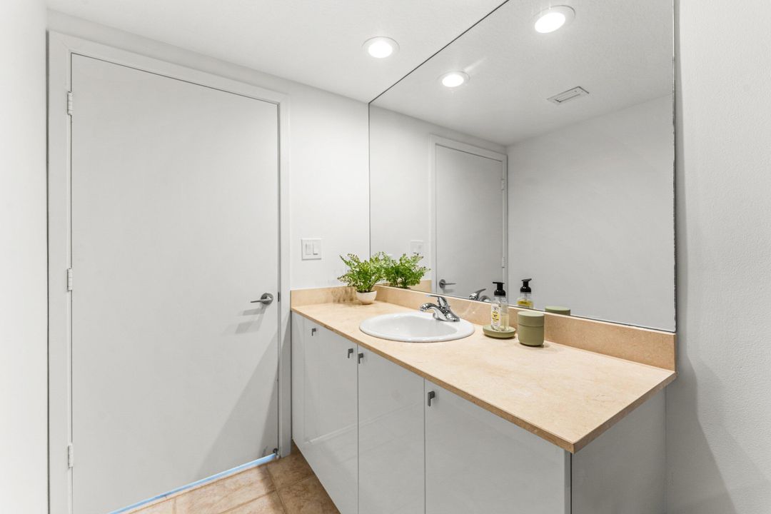 For Rent: $5,900 (3 beds, 3 baths, 1550 Square Feet)