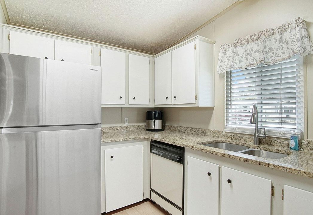 待售: $124,900 (2 贝兹, 2 浴室, 1032 平方英尺)