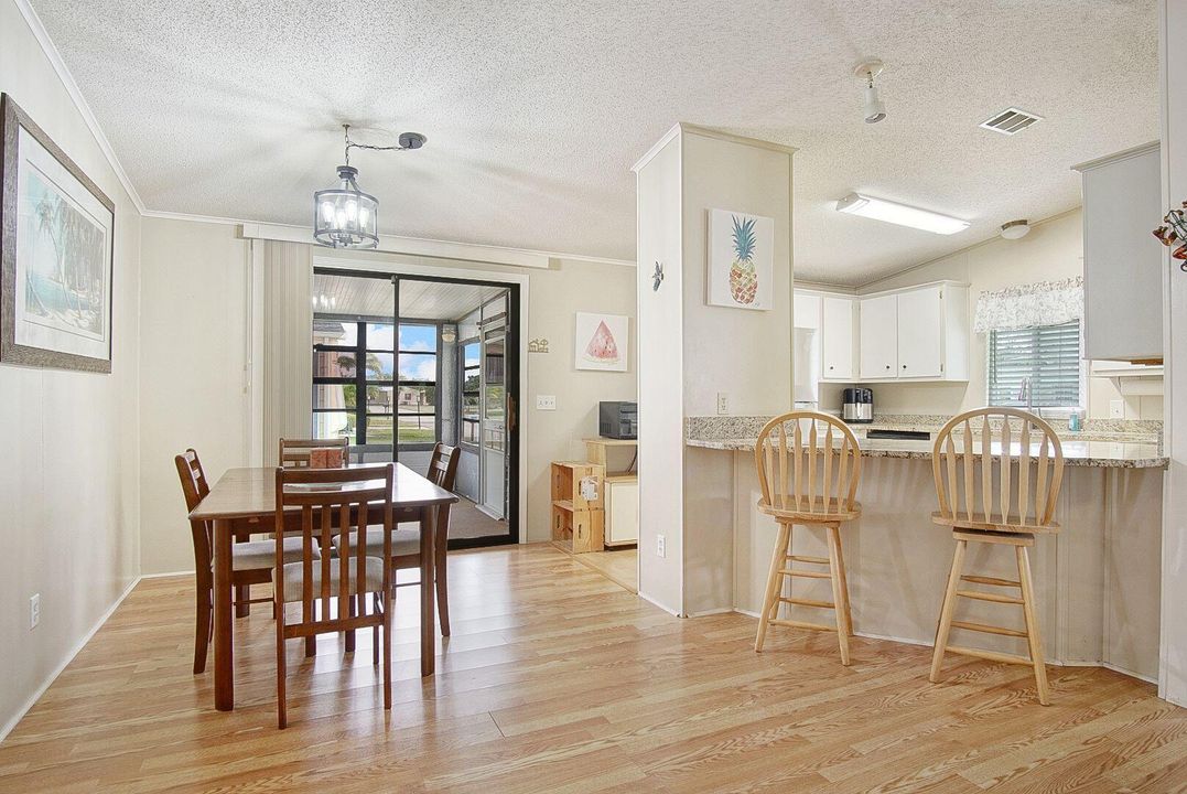 待售: $124,900 (2 贝兹, 2 浴室, 1032 平方英尺)