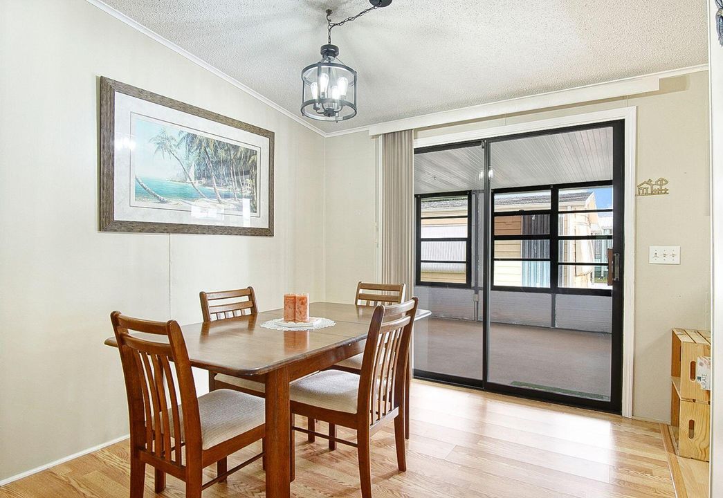 待售: $124,900 (2 贝兹, 2 浴室, 1032 平方英尺)