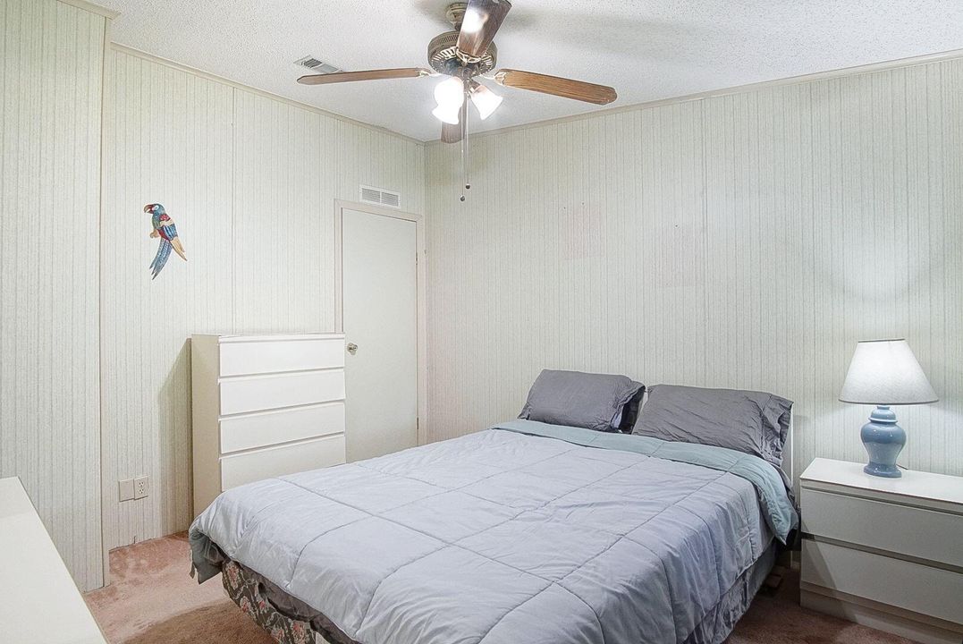 待售: $124,900 (2 贝兹, 2 浴室, 1032 平方英尺)