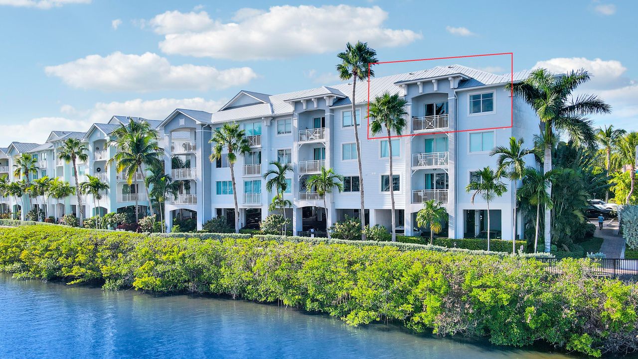 For Sale: $363,500 (2 beds, 2 baths, 1082 Square Feet)