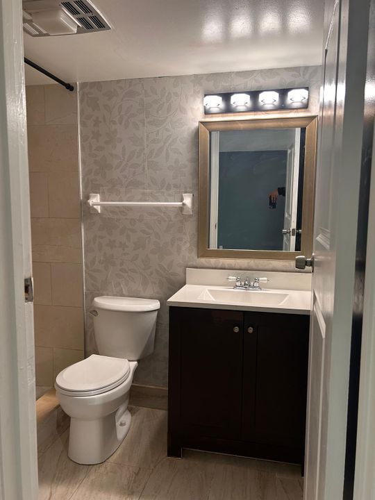 Active With Contract: $2,250 (2 beds, 2 baths, 1328 Square Feet)