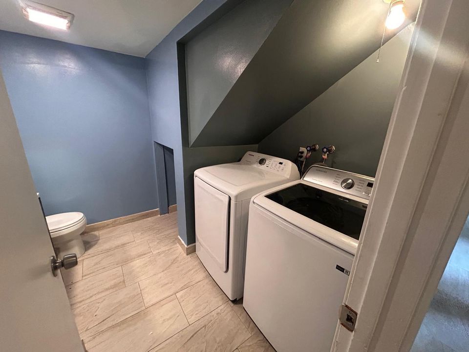 Active With Contract: $2,250 (2 beds, 2 baths, 1328 Square Feet)