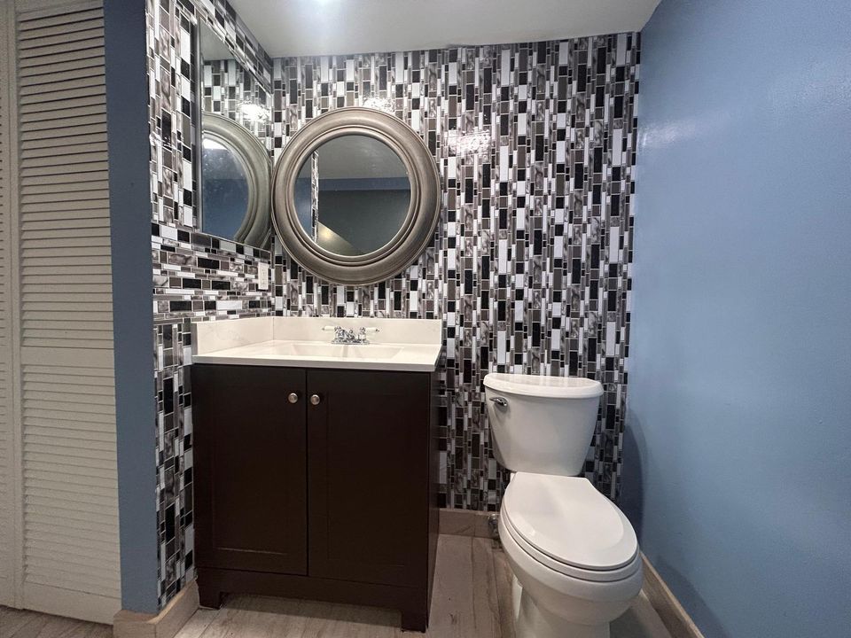 Active With Contract: $2,250 (2 beds, 2 baths, 1328 Square Feet)