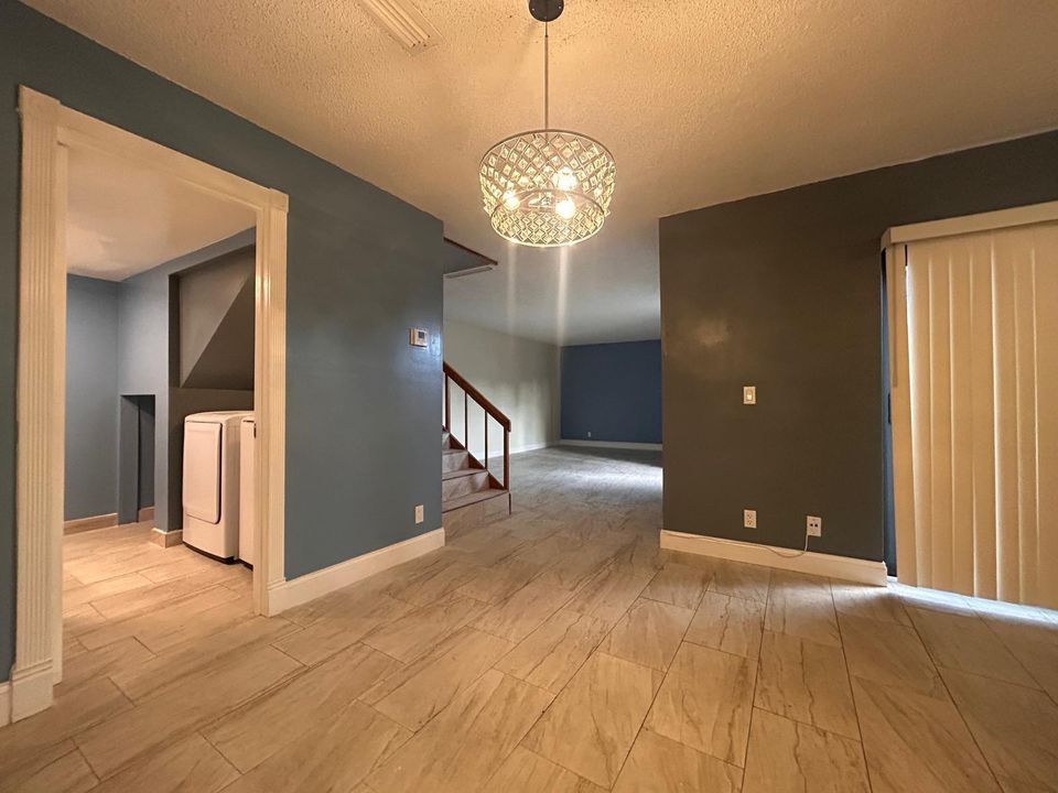 Active With Contract: $2,250 (2 beds, 2 baths, 1328 Square Feet)