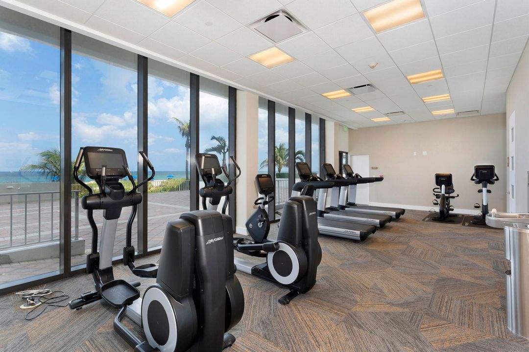 For Sale: $2,895,000 (3 beds, 2 baths, 2101 Square Feet)