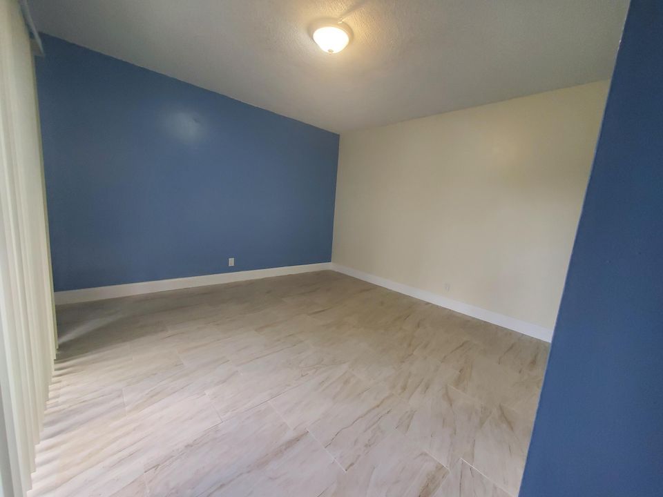 Active With Contract: $2,250 (2 beds, 2 baths, 1328 Square Feet)