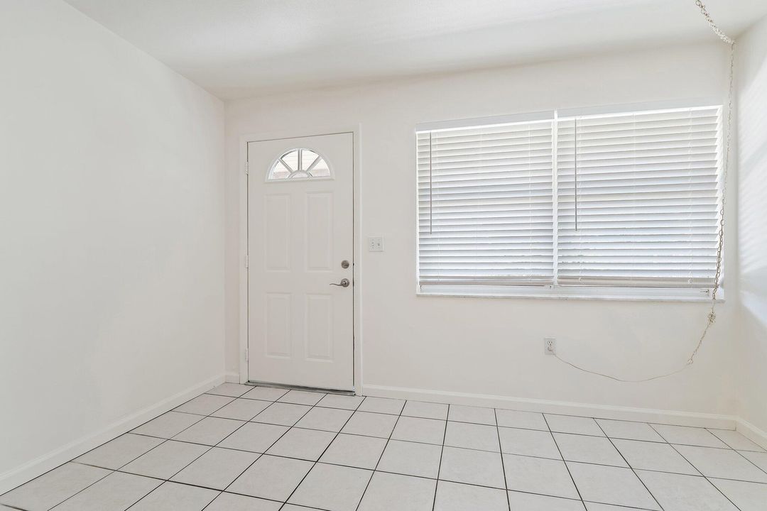 For Rent: $1,800 (2 beds, 1 baths, 1404 Square Feet)