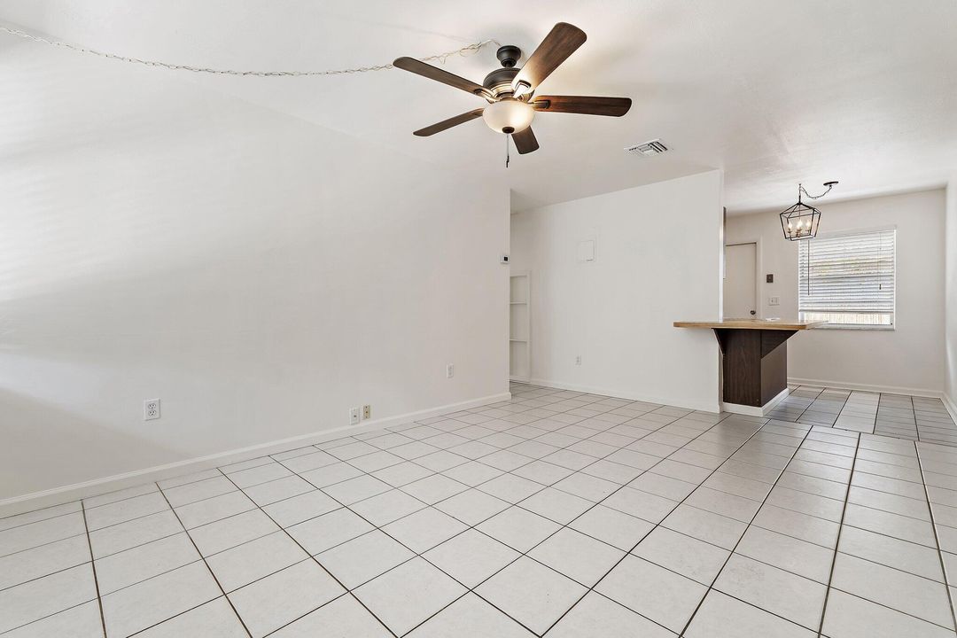For Rent: $1,800 (2 beds, 1 baths, 1404 Square Feet)