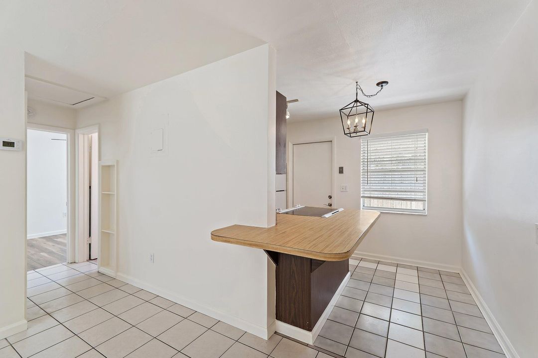 For Rent: $1,800 (2 beds, 1 baths, 1404 Square Feet)