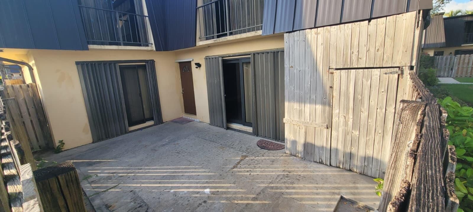 Active With Contract: $2,250 (2 beds, 2 baths, 1328 Square Feet)