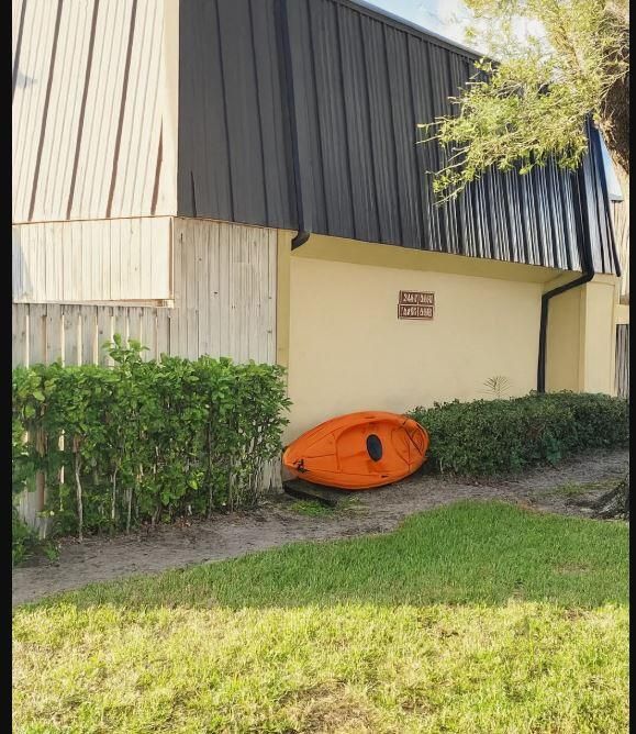 Active With Contract: $2,250 (2 beds, 2 baths, 1328 Square Feet)