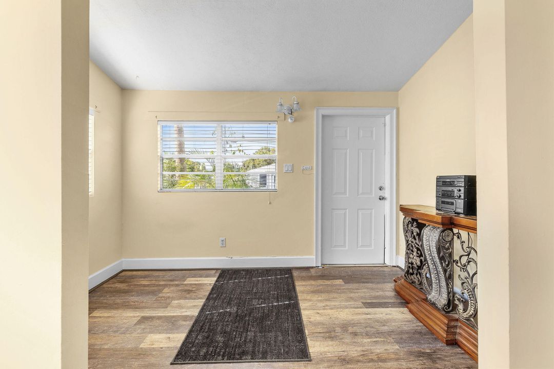 For Rent: $2,000 (3 beds, 2 baths, 1008 Square Feet)