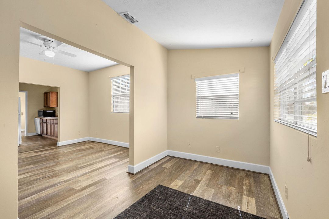 For Rent: $2,000 (3 beds, 2 baths, 1008 Square Feet)