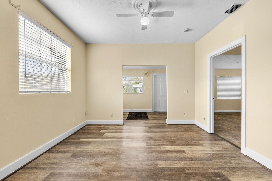 For Rent: $2,000 (3 beds, 2 baths, 1008 Square Feet)