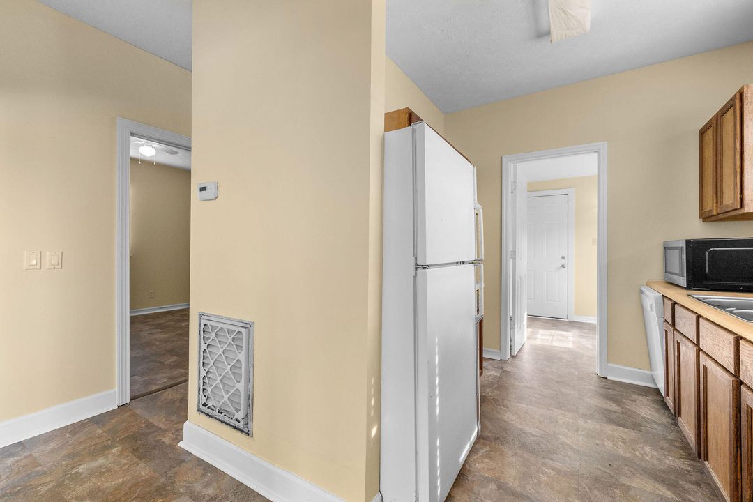 For Rent: $2,000 (3 beds, 2 baths, 1008 Square Feet)