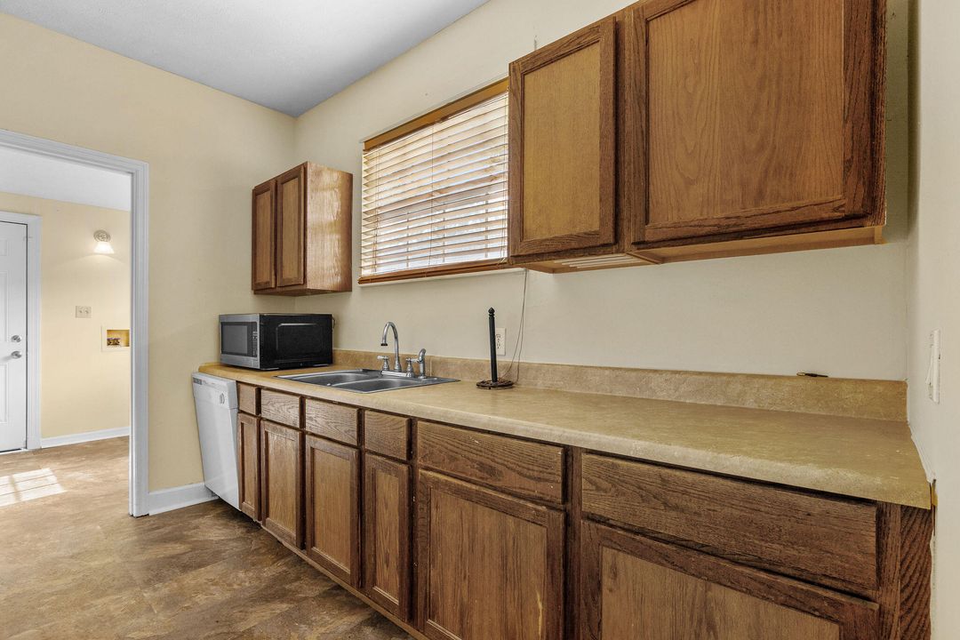 For Rent: $2,000 (3 beds, 2 baths, 1008 Square Feet)