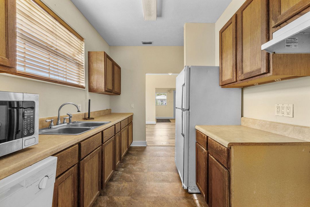 For Rent: $2,000 (3 beds, 2 baths, 1008 Square Feet)