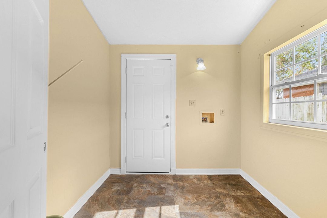 For Rent: $2,000 (3 beds, 2 baths, 1008 Square Feet)